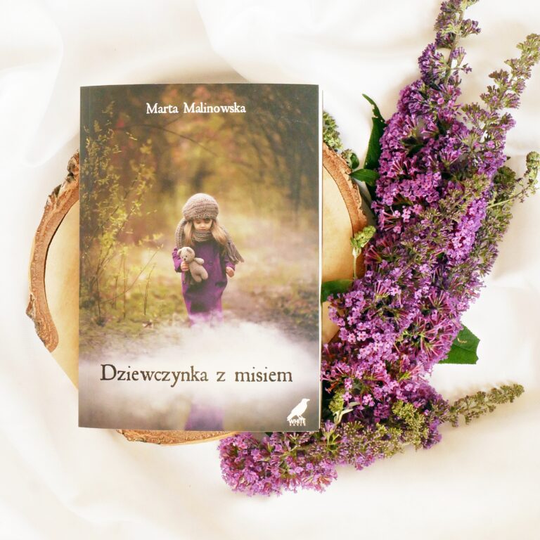 Marta Malinowska „Dziewczynka z misiem” – recenzja