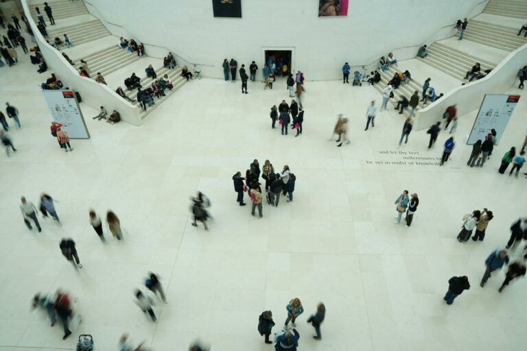 Systemy ekspozycyjne – nowoczesne podejście do aranżacji wystaw