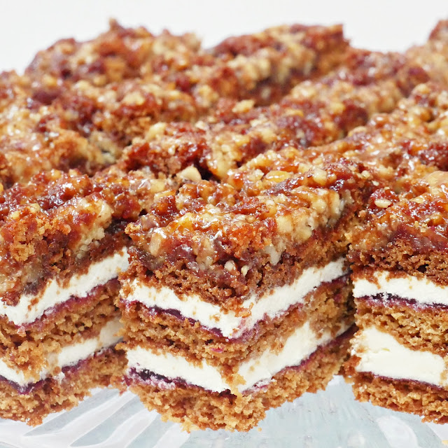 miodownik-z-masa-budyniowa-przepis-nawysokimobcasie.pl